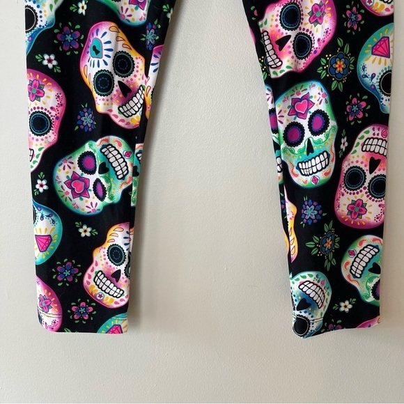 No Boundaries Day of the Dead Skull Cropped Leggings Medium - Picture 3 of 9
